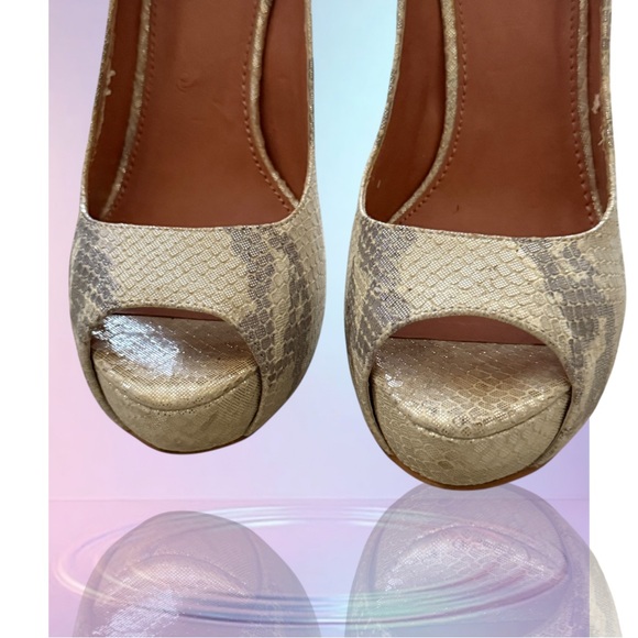 VINCE CAMUTO Elegant Cream Peep-Toe Stilettos • Size 8 • Women - Picture 4 of 14